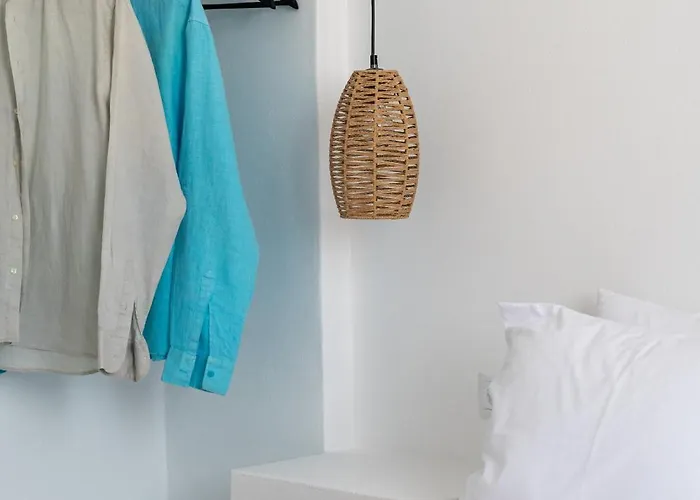 Trouhalos アパート リバディオン