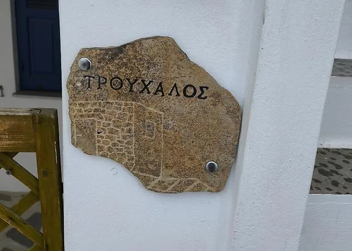 アパート Trouhalos リバディオン